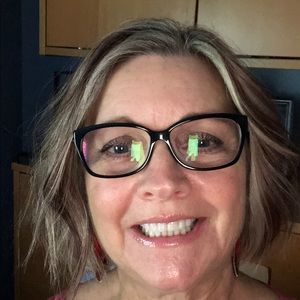 Meet your Posher, Cynthia